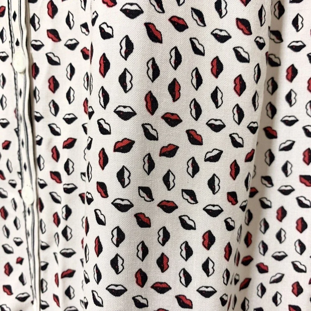 Max Studio White and Black Lip Patterned Blouse - Picture 7 of 12